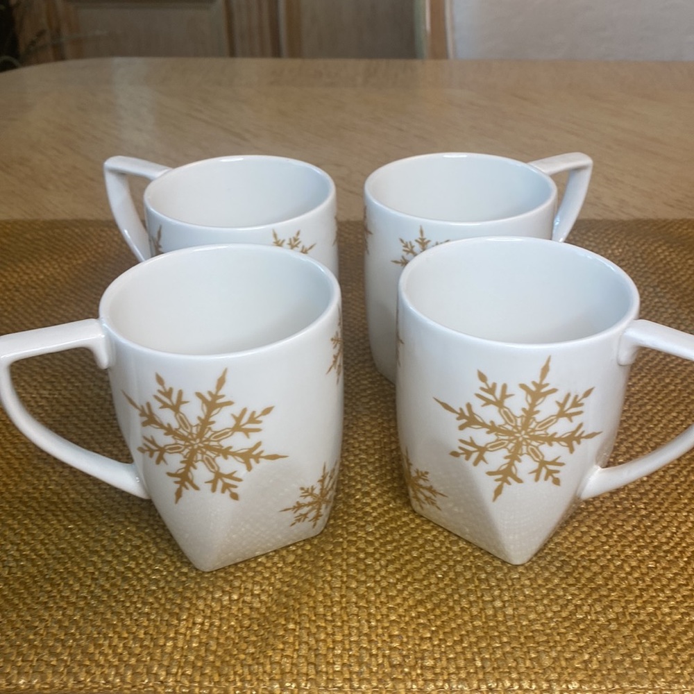 Coventry Fine China Snowflake Mugs (4)